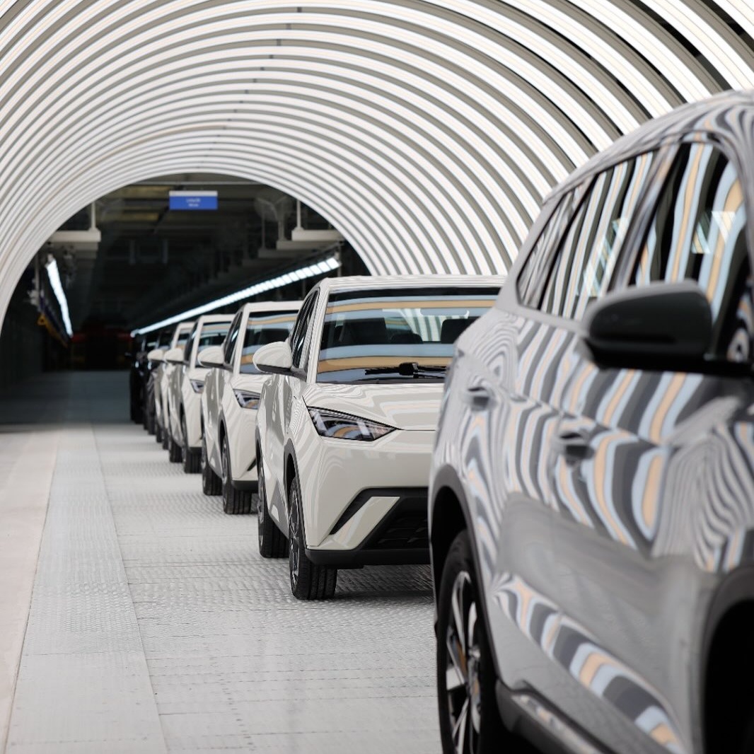 CARROS ELÉTRICOS – BYD lidera com energia de sobra