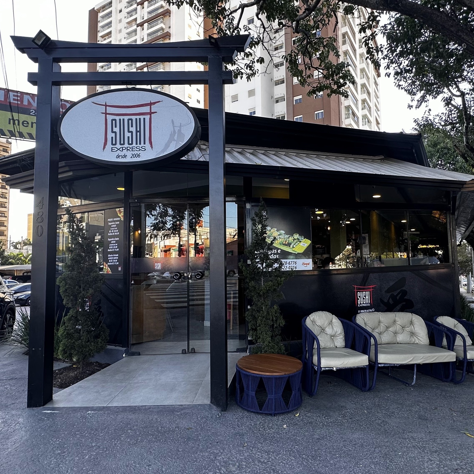 COMIDA JAPONESA – Sushi Express na ponta da língua